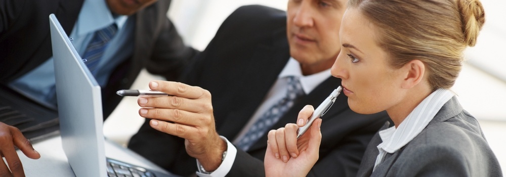Business-People-Around-Computer-1
